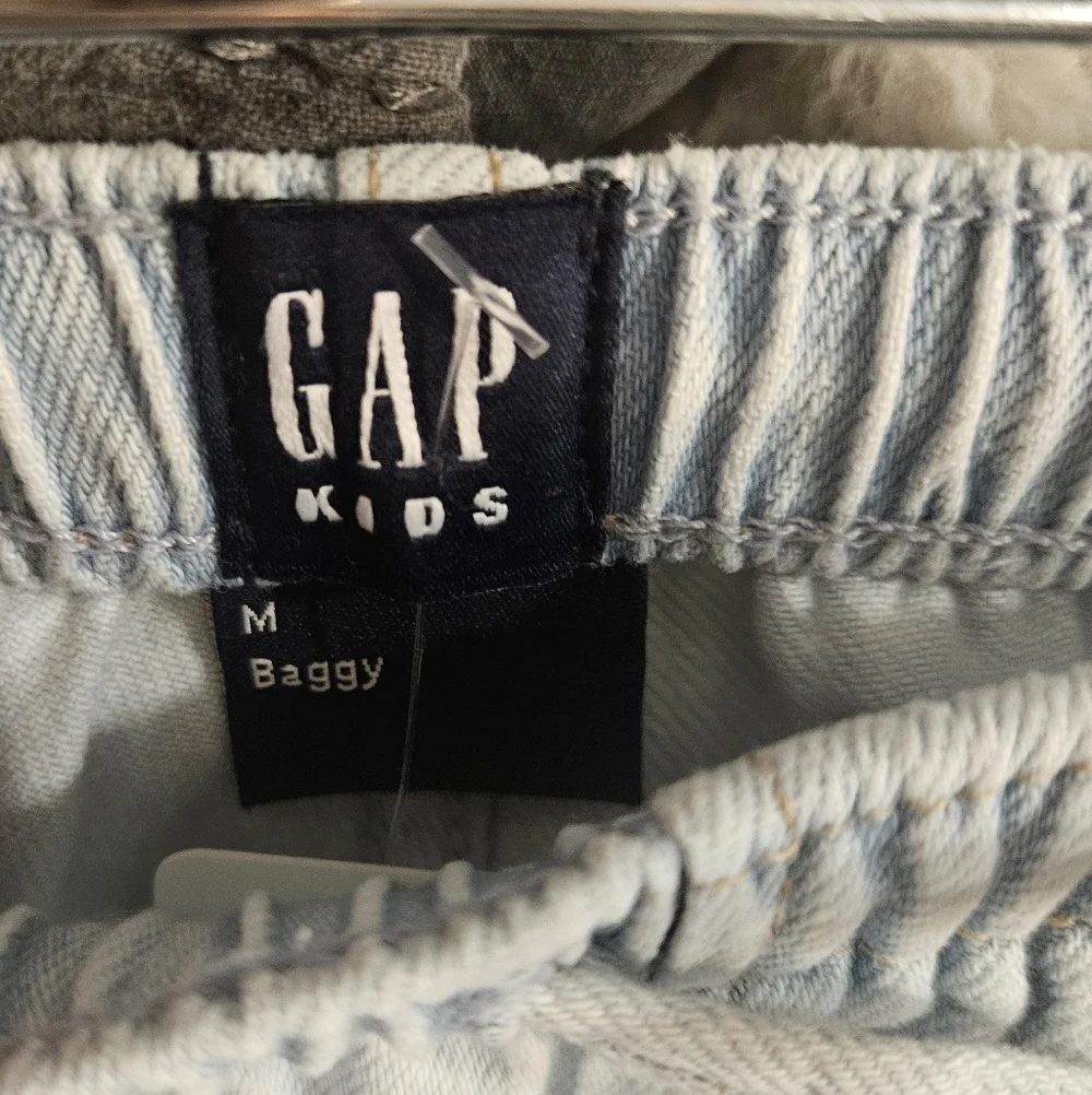 NWT Gap Kids Low Rise Baggy Jeans Light Wash - Size M (8)